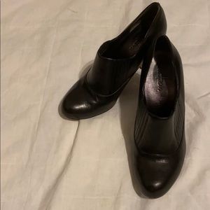 Cole Haan ankle bootie heels size 7 1/2